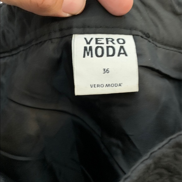 Vero Moda high waisted flared skirt. - Picture 3 of 5
